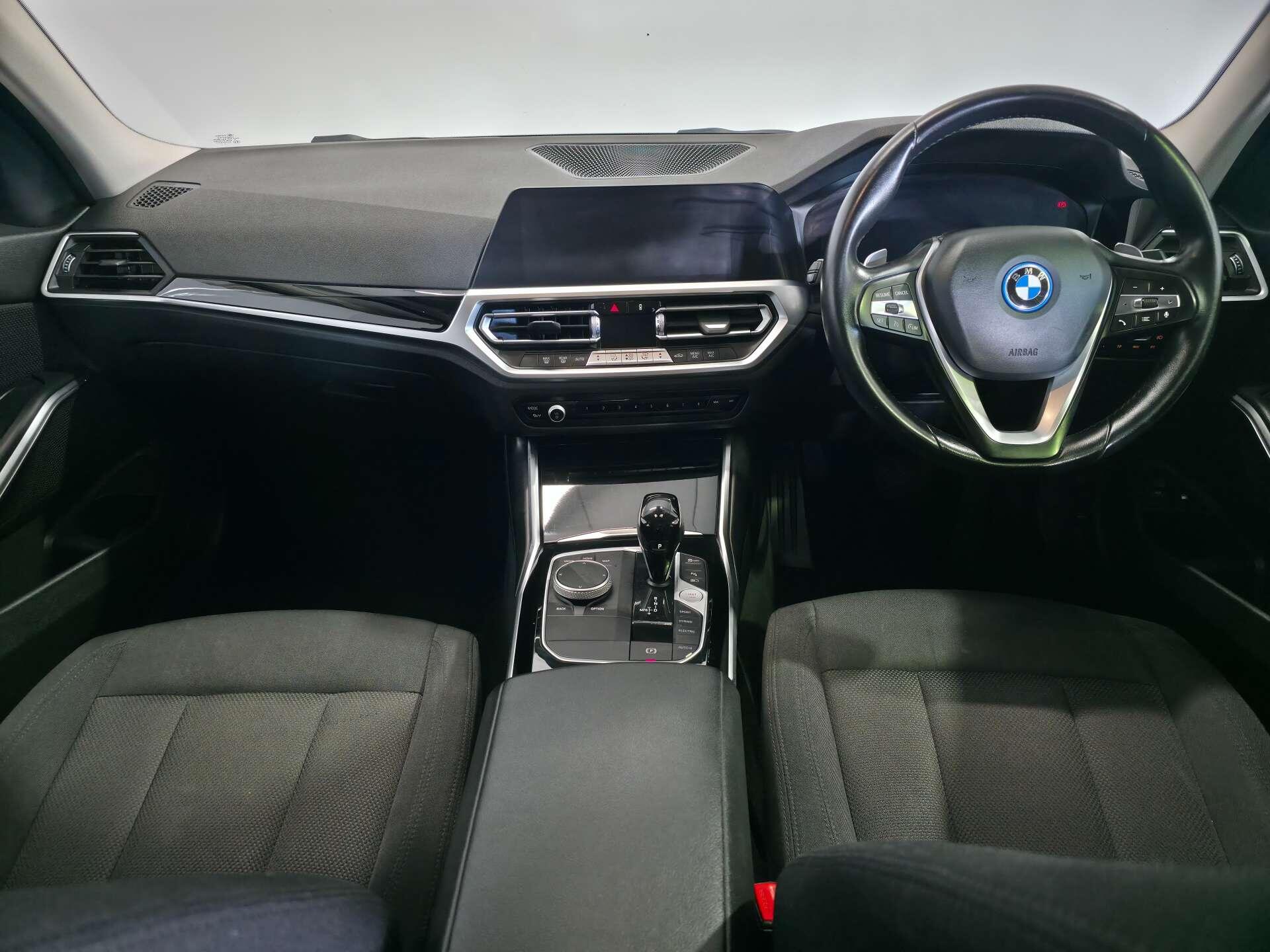 BMW 3 Series view 9