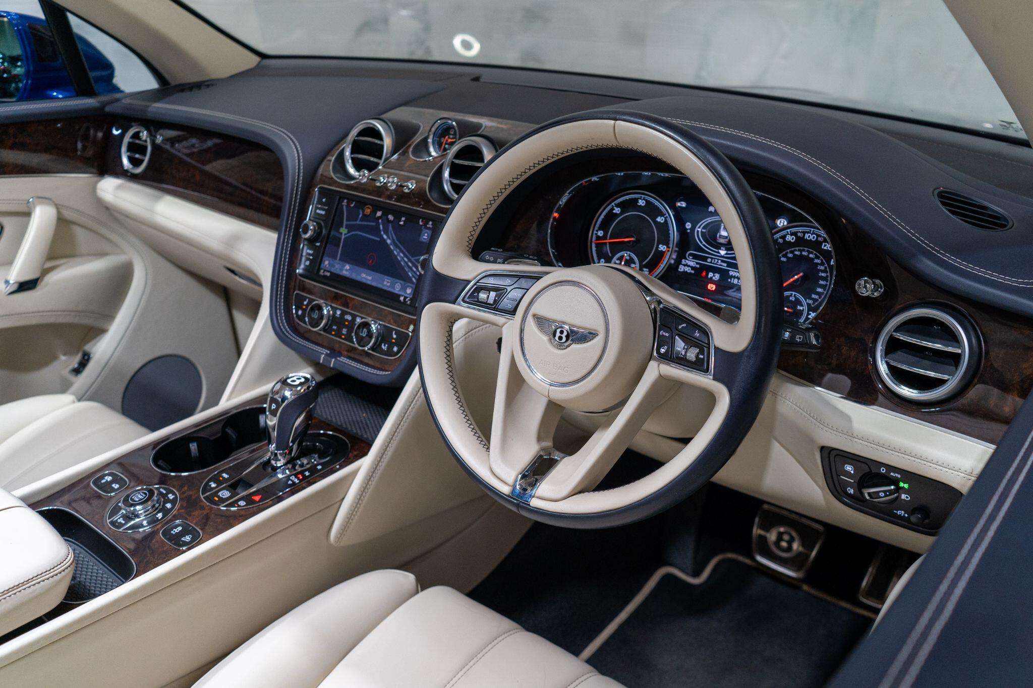 Bentley Bentayga view 9