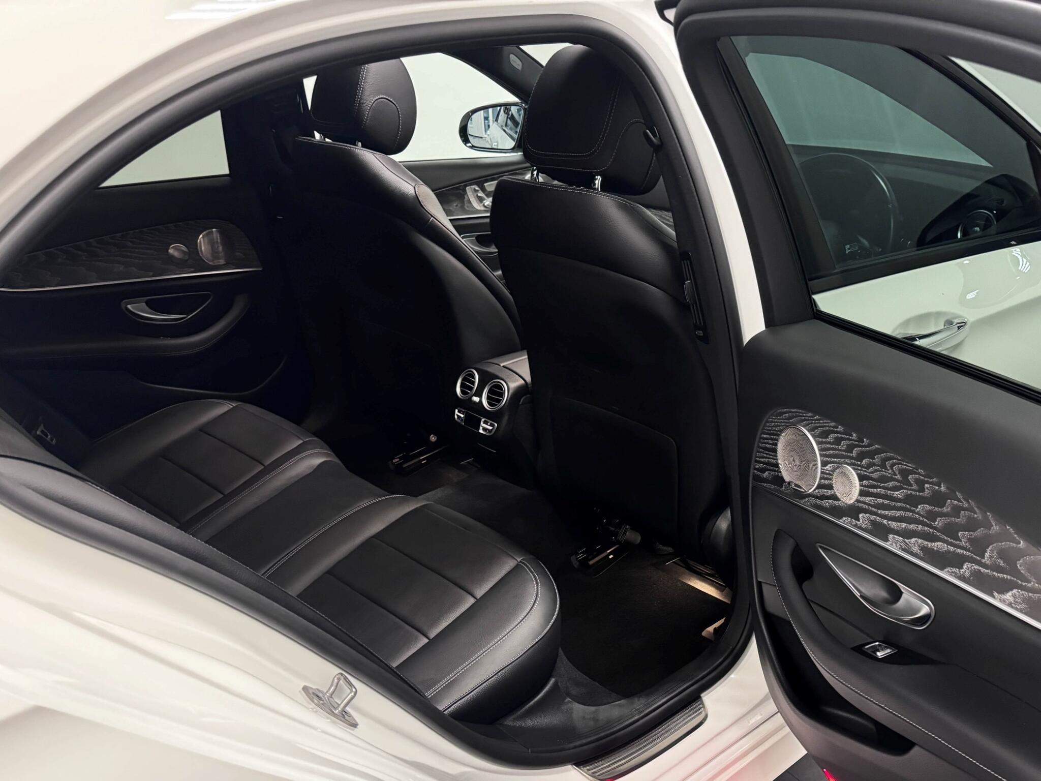 Mercedes-Benz E-Class view 27