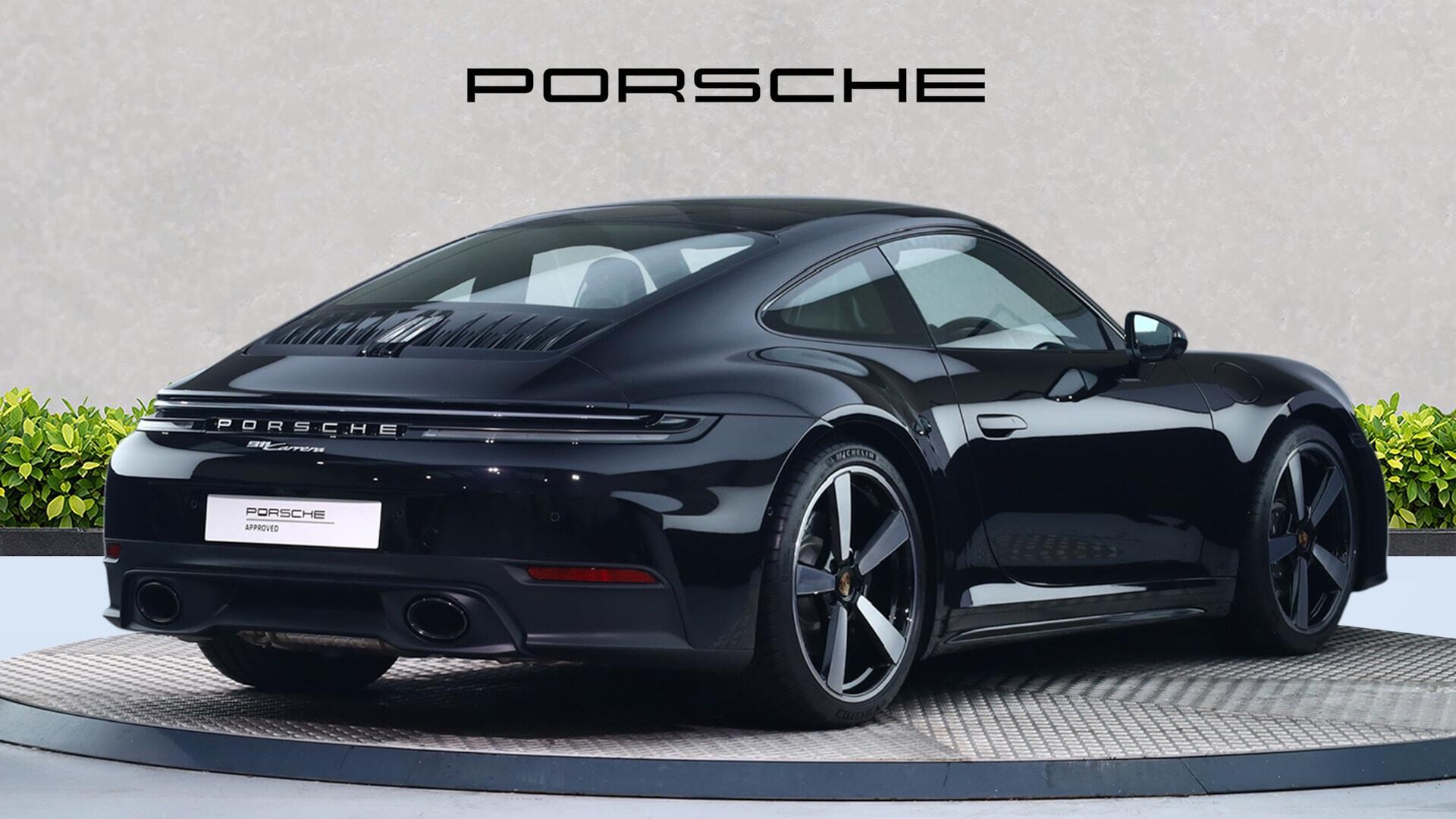 Porsche 911 view 7