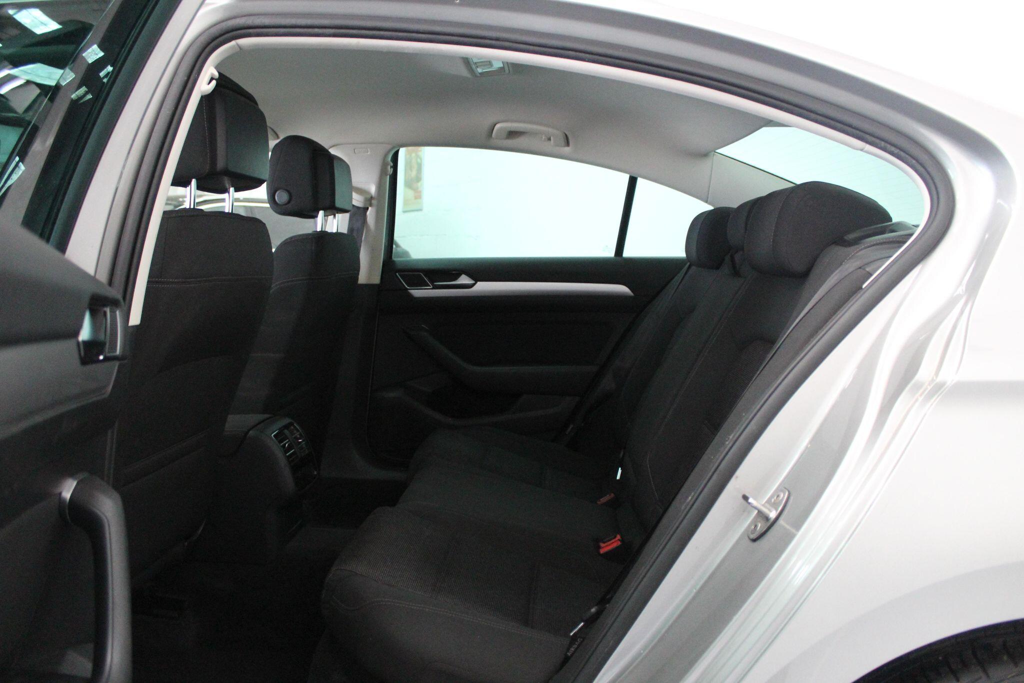 Volkswagen Passat view 50