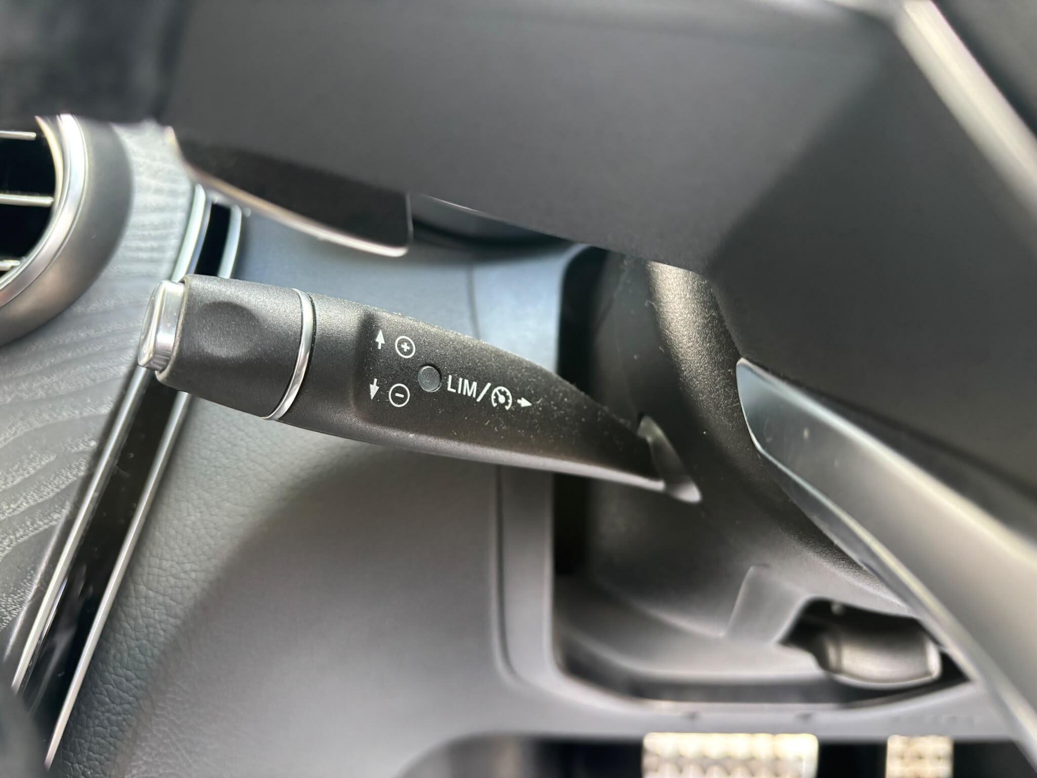 Mercedes-Benz C-Class view 22