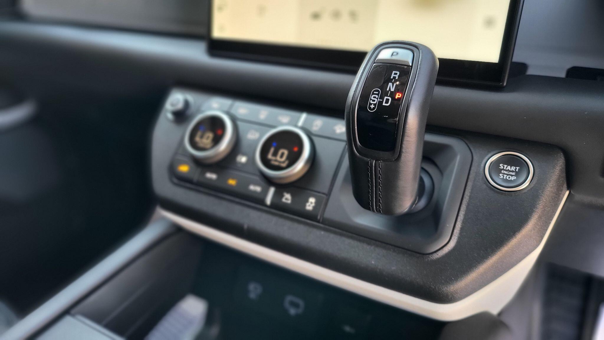 Land Rover Defender view 24