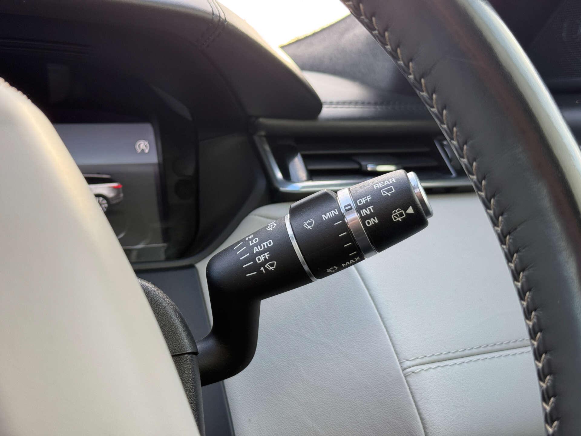 Land Rover Range Rover Velar view 53