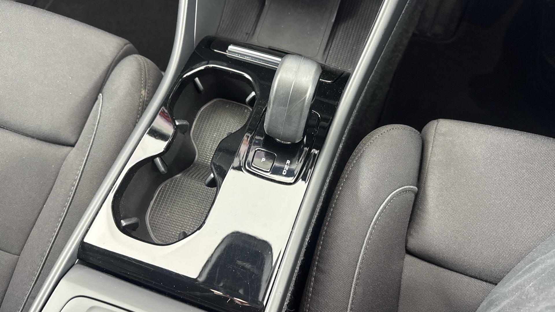 Volvo XC40 view 36