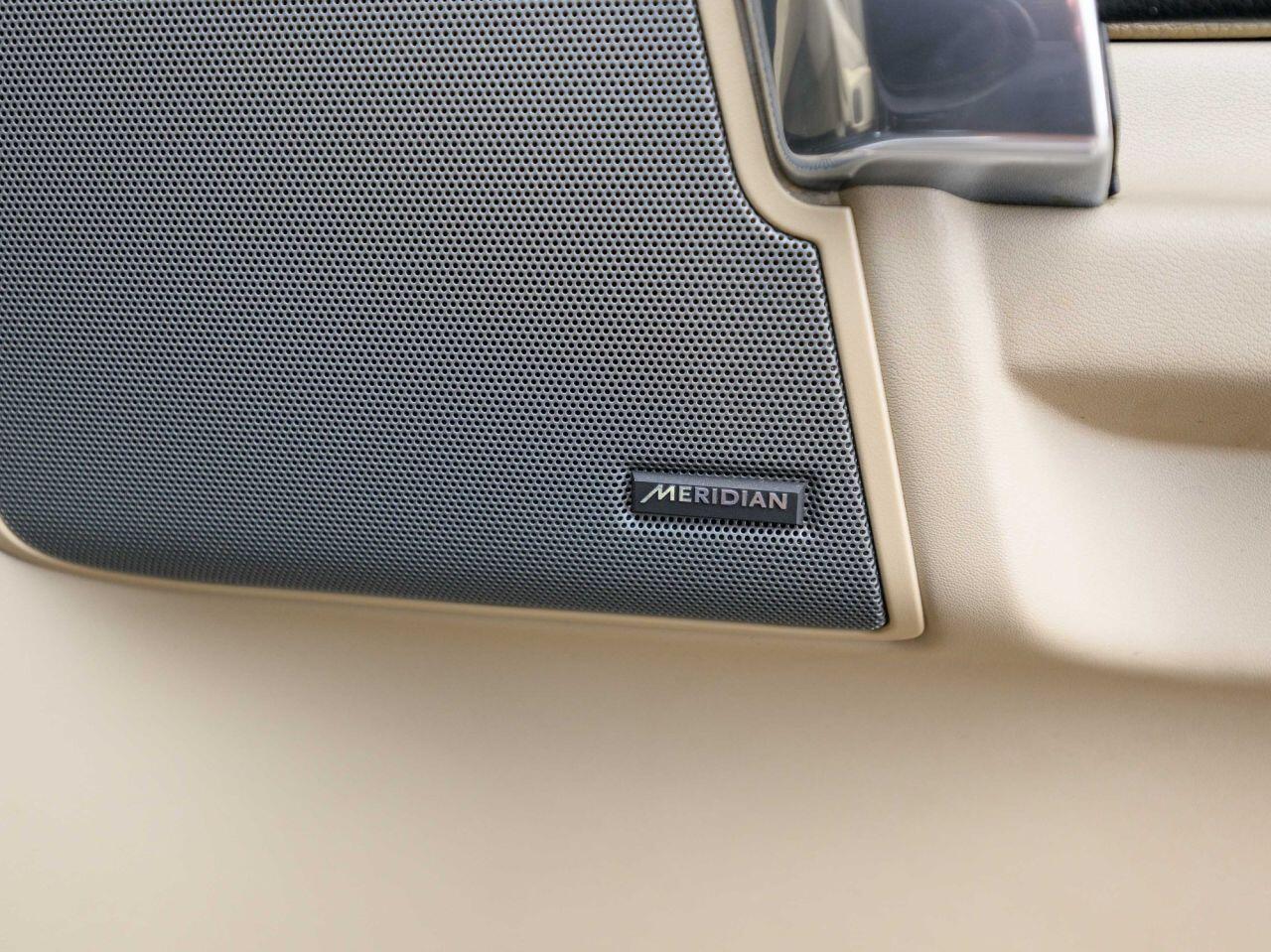 Land Rover Discovery view 26