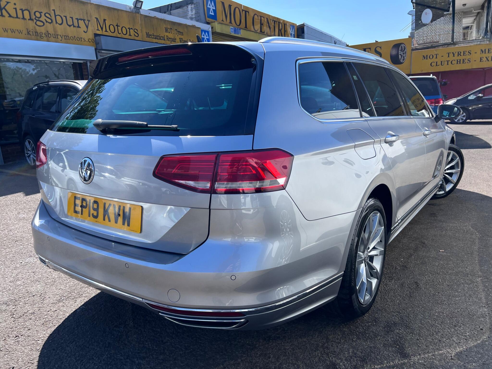 Volkswagen Passat view 10