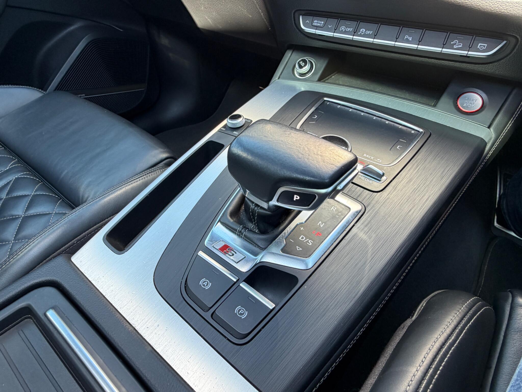 Audi SQ5 view 15