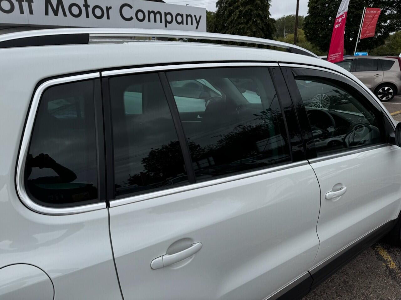 Volkswagen Tiguan view 20