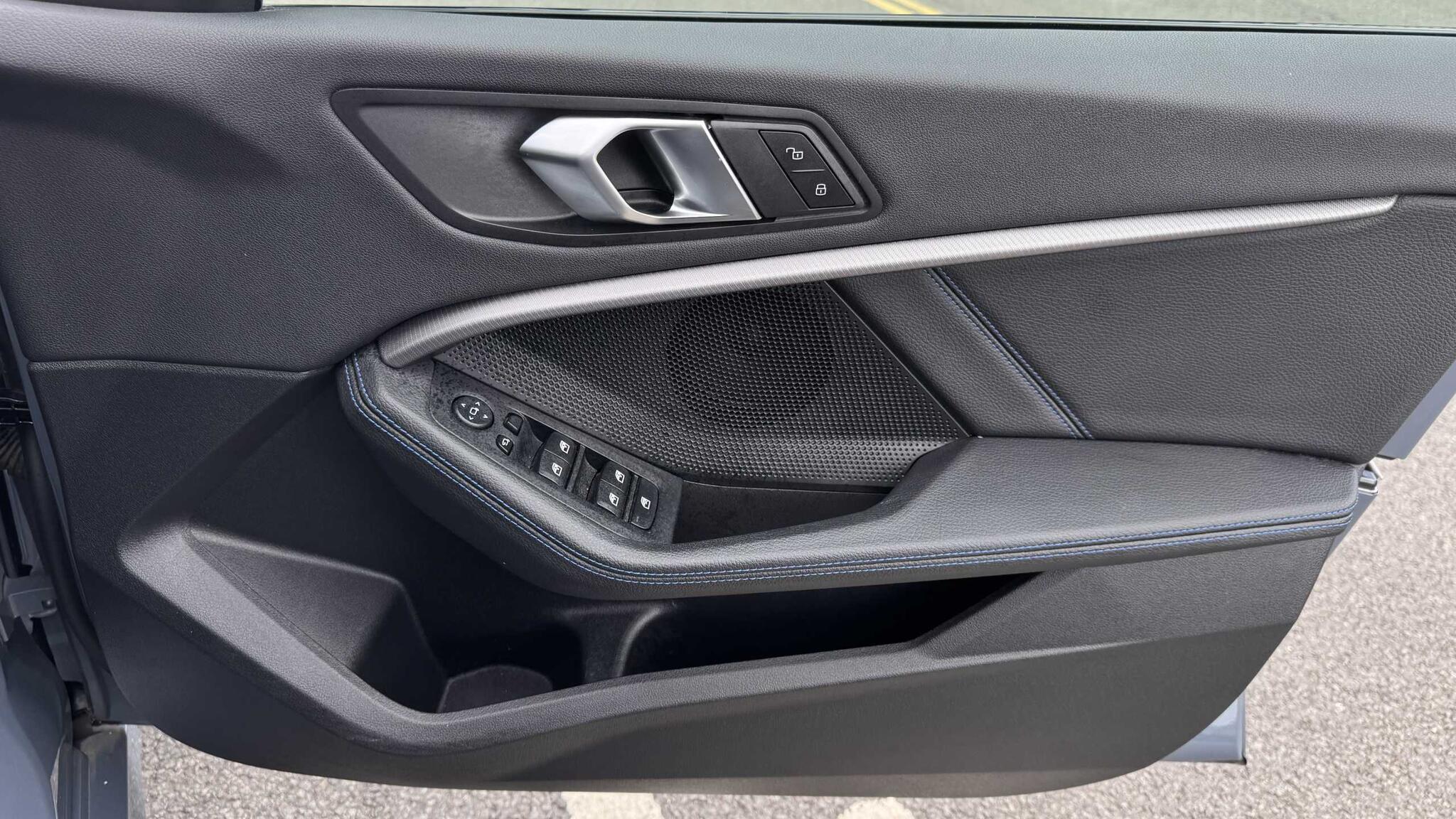 BMW 2 Series view 24