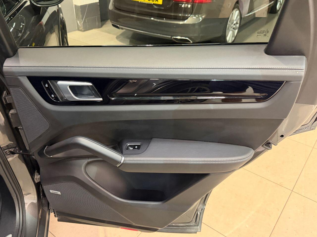 Porsche Cayenne view 30