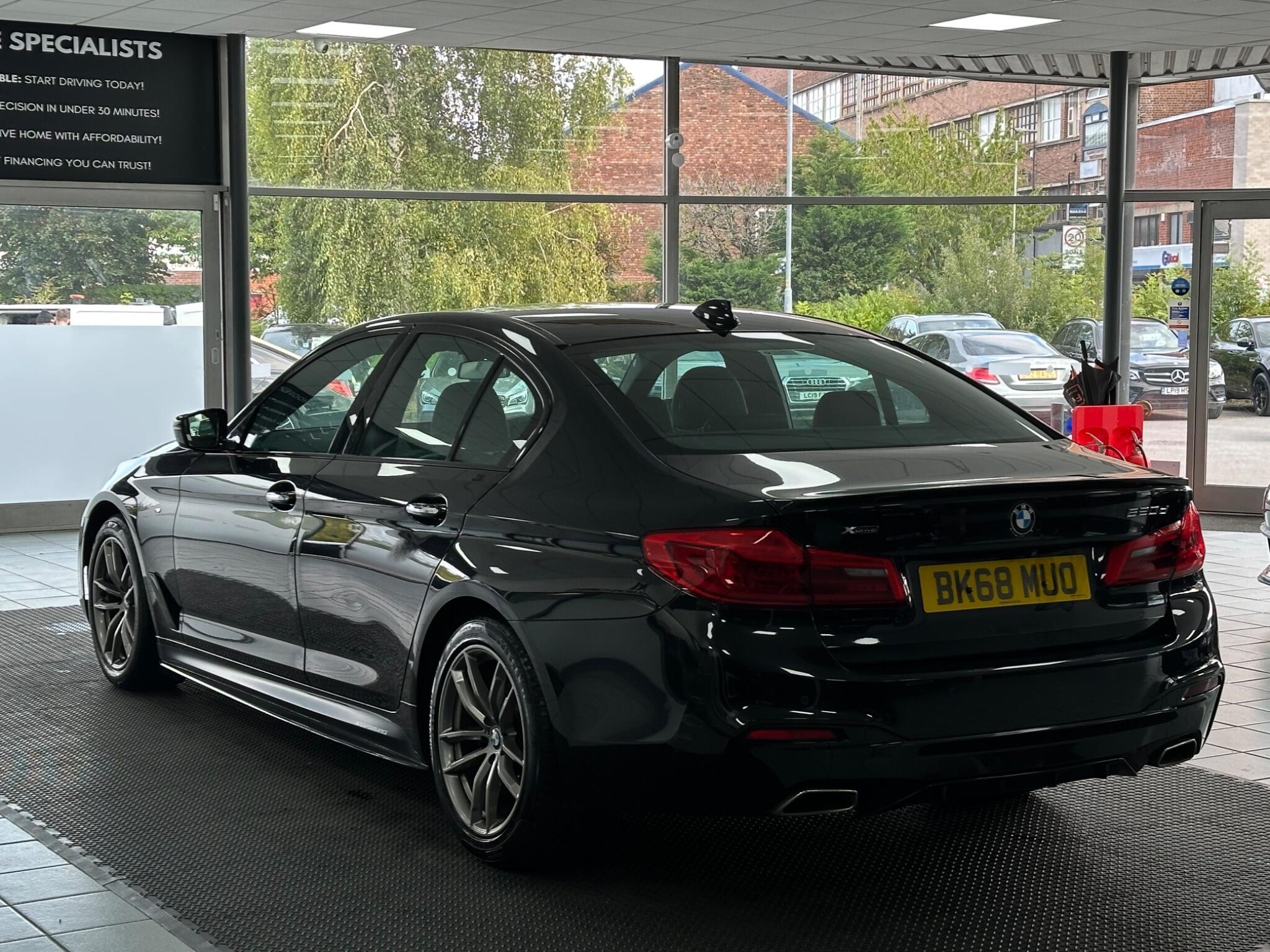 BMW 5 Series view 8