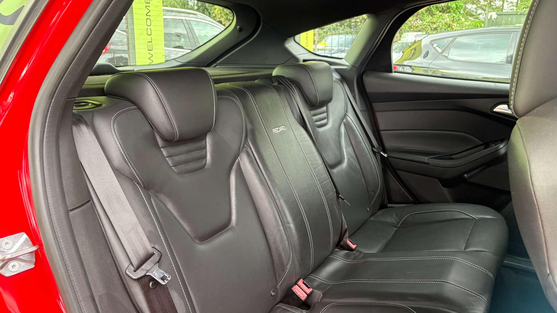 Ford Focus view 13