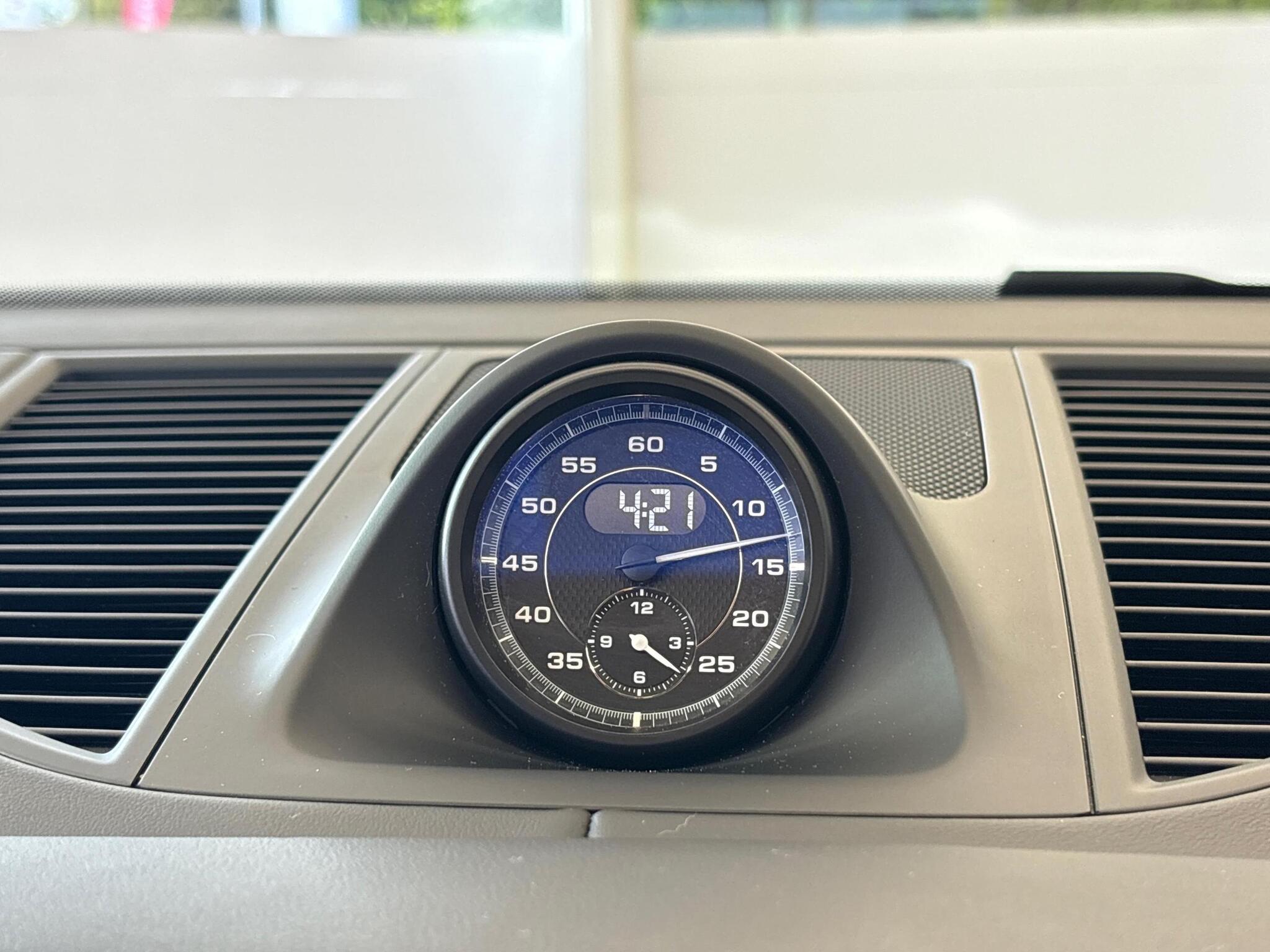 Porsche Macan view 17