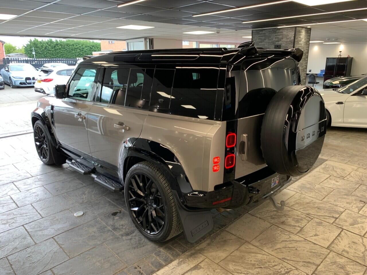Land Rover Defender 110 view 21