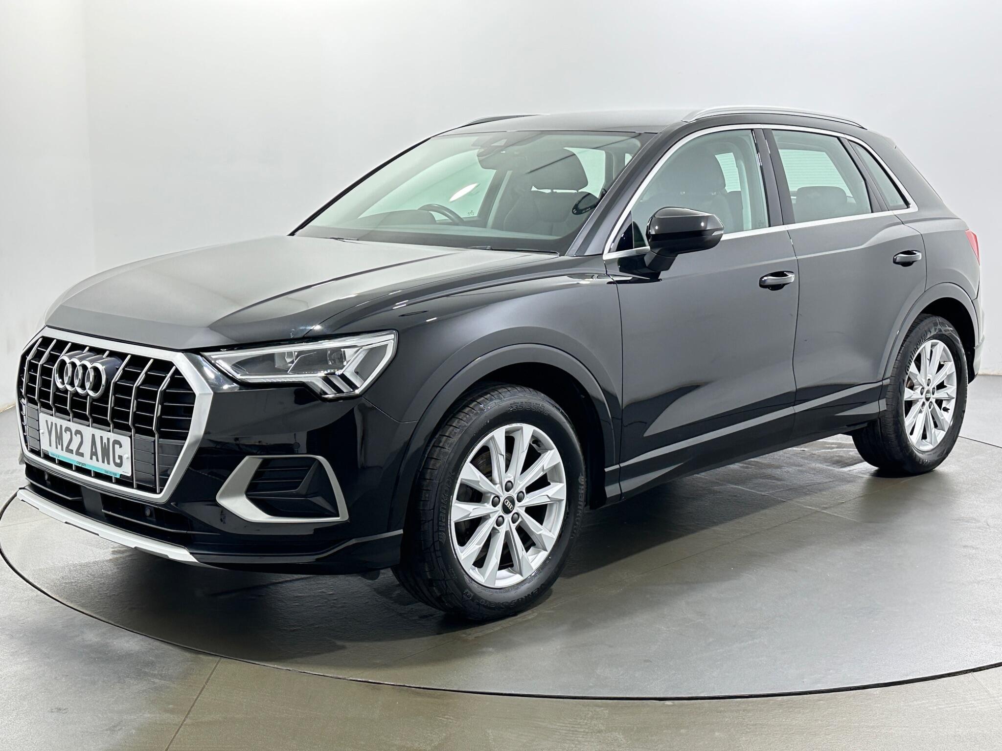 Audi Q3 view 4
