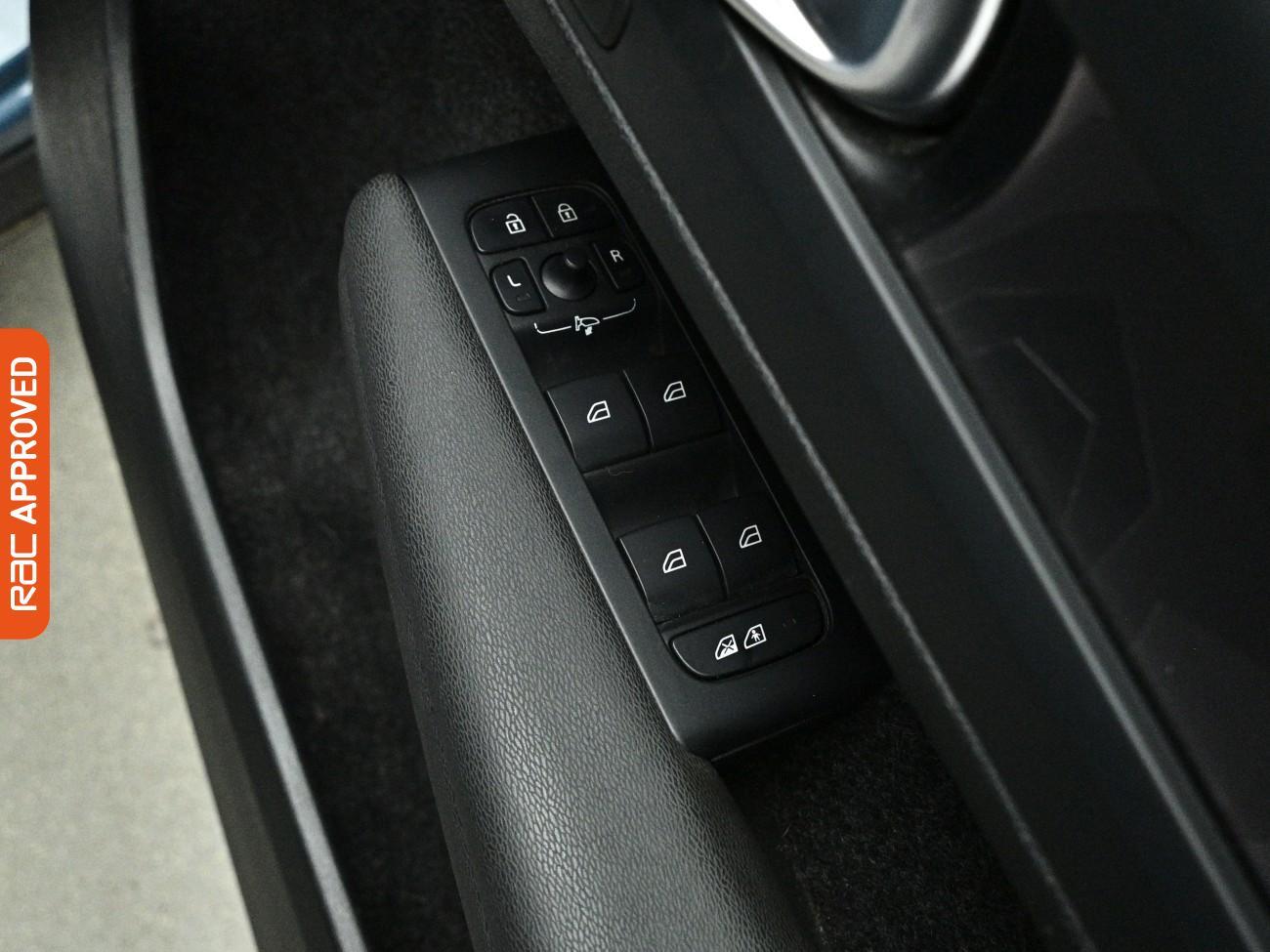 Volvo XC40 view 26