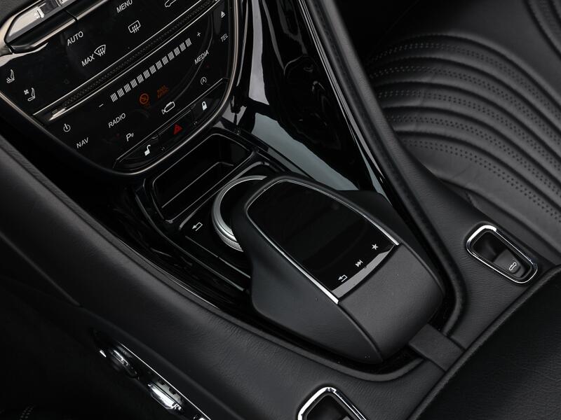 Aston Martin DB11 view 10