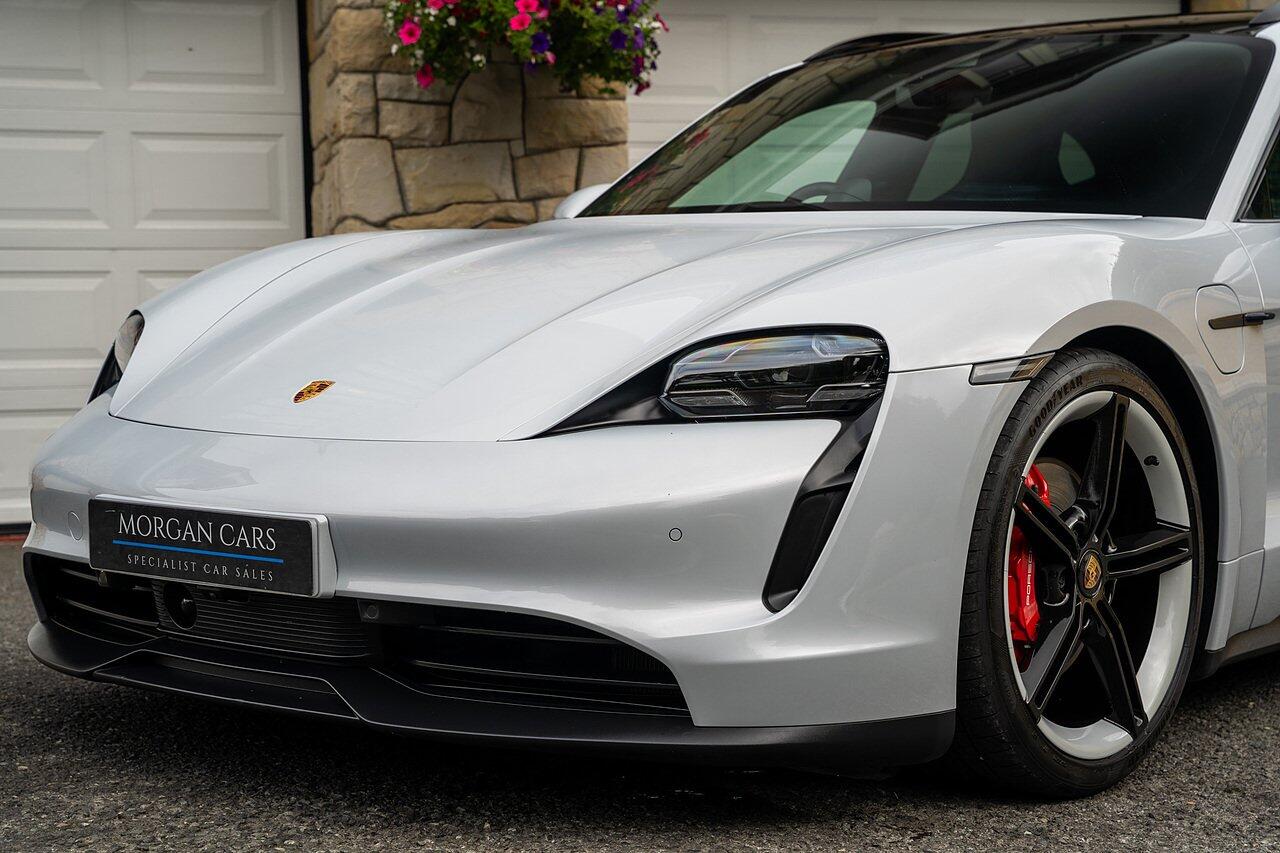 Porsche Taycan view 33