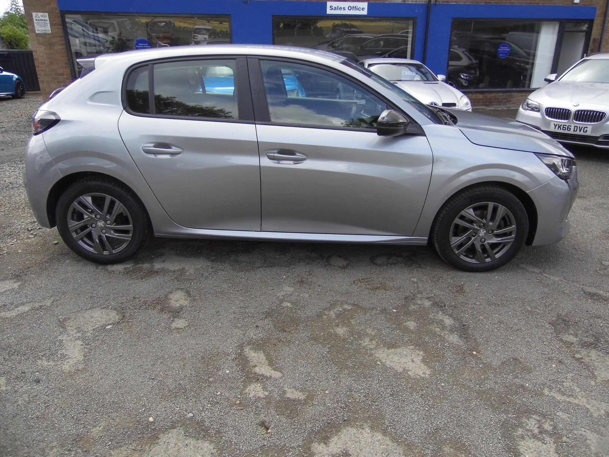 Peugeot 208 view 8