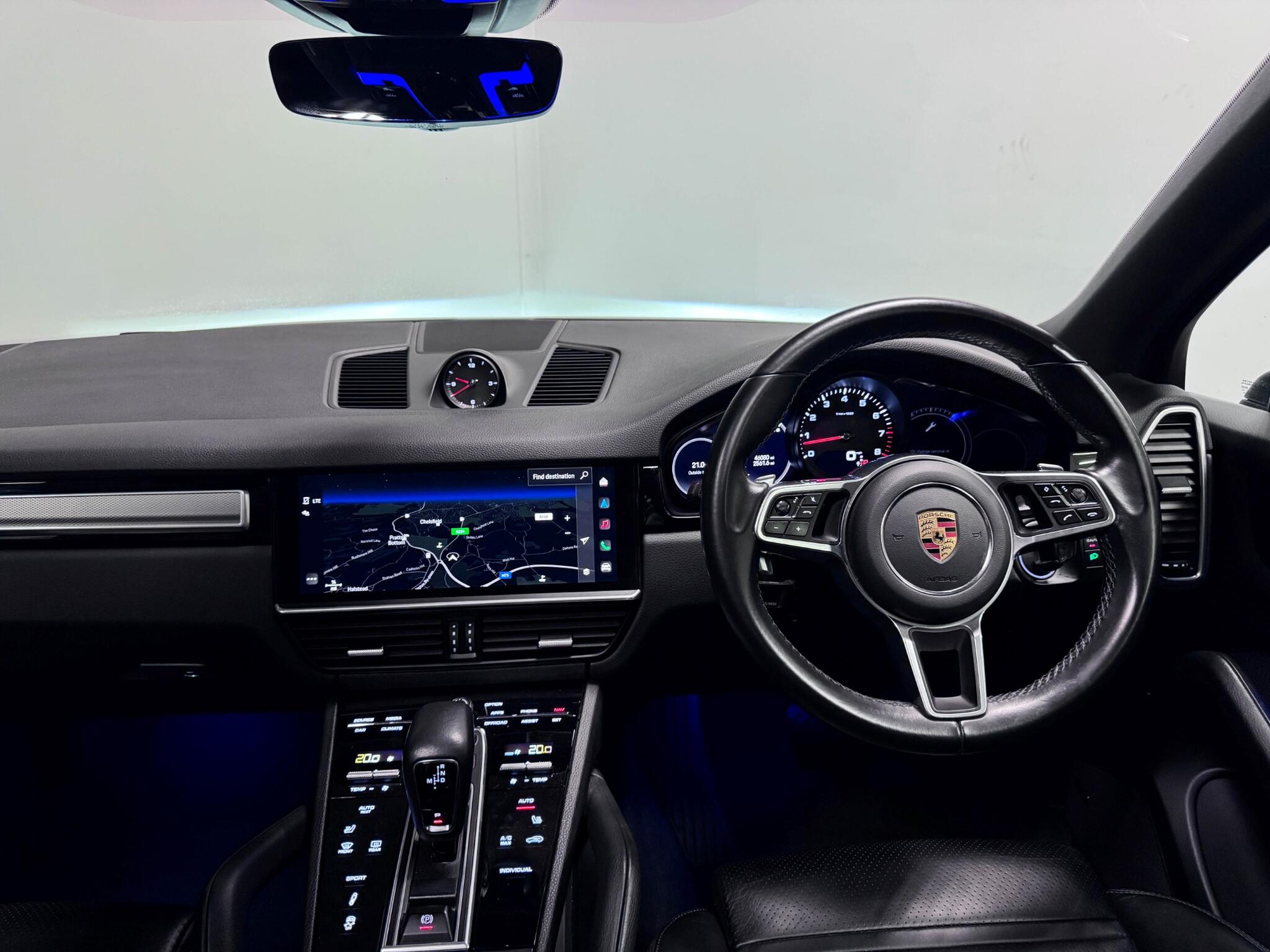 Porsche Cayenne view 33