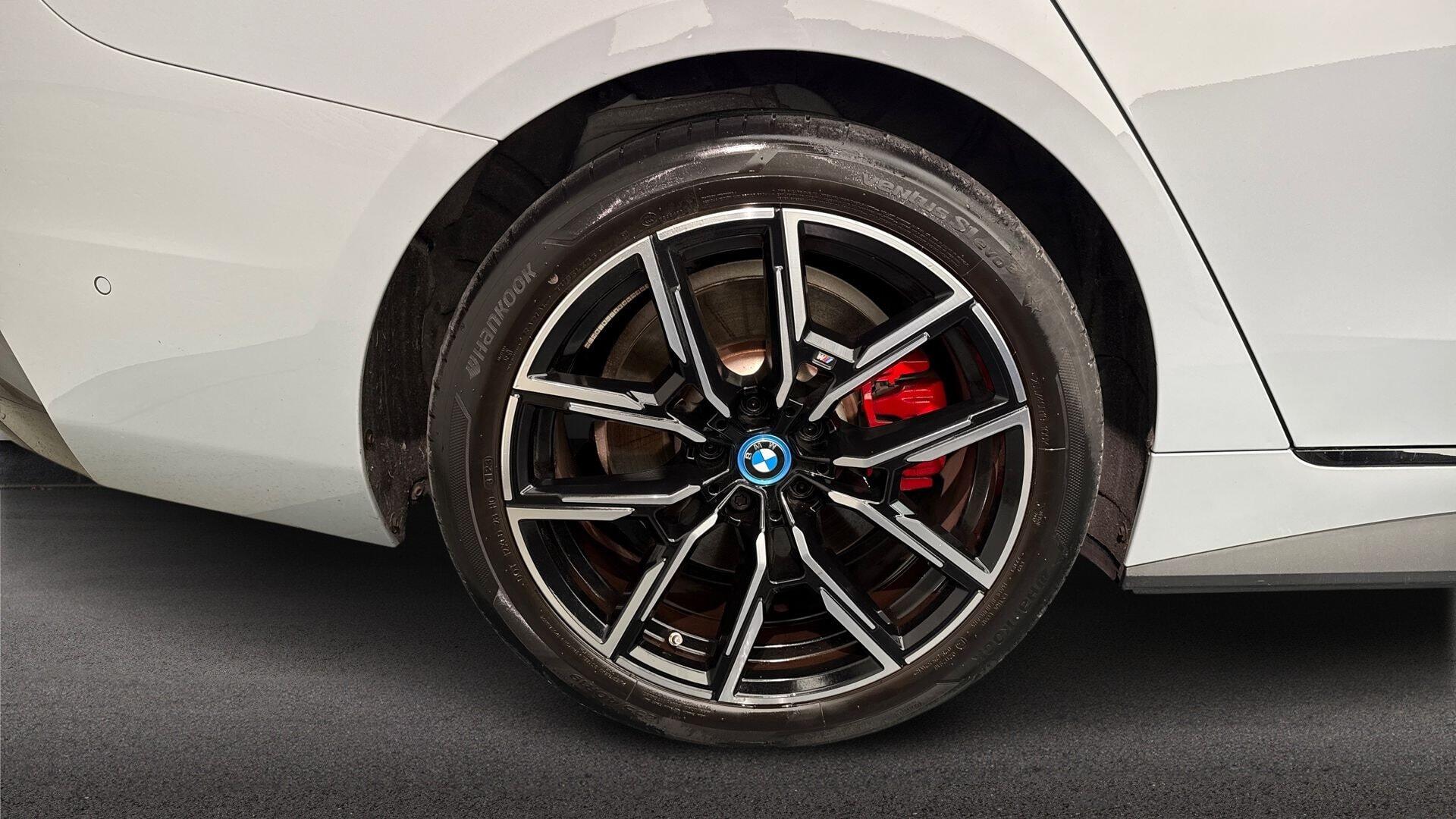BMW i4 view 14