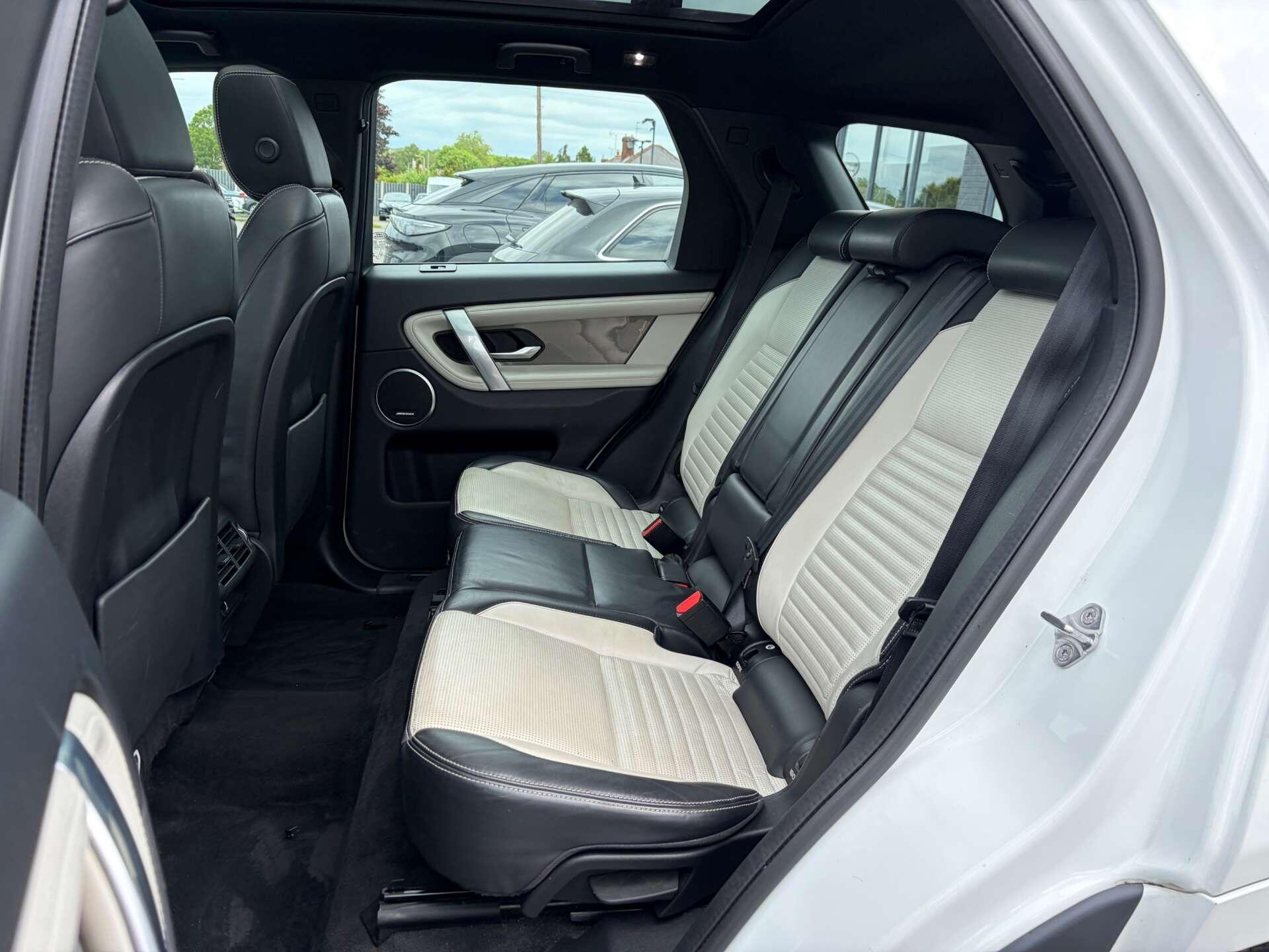 Land Rover Discovery Sport view 20