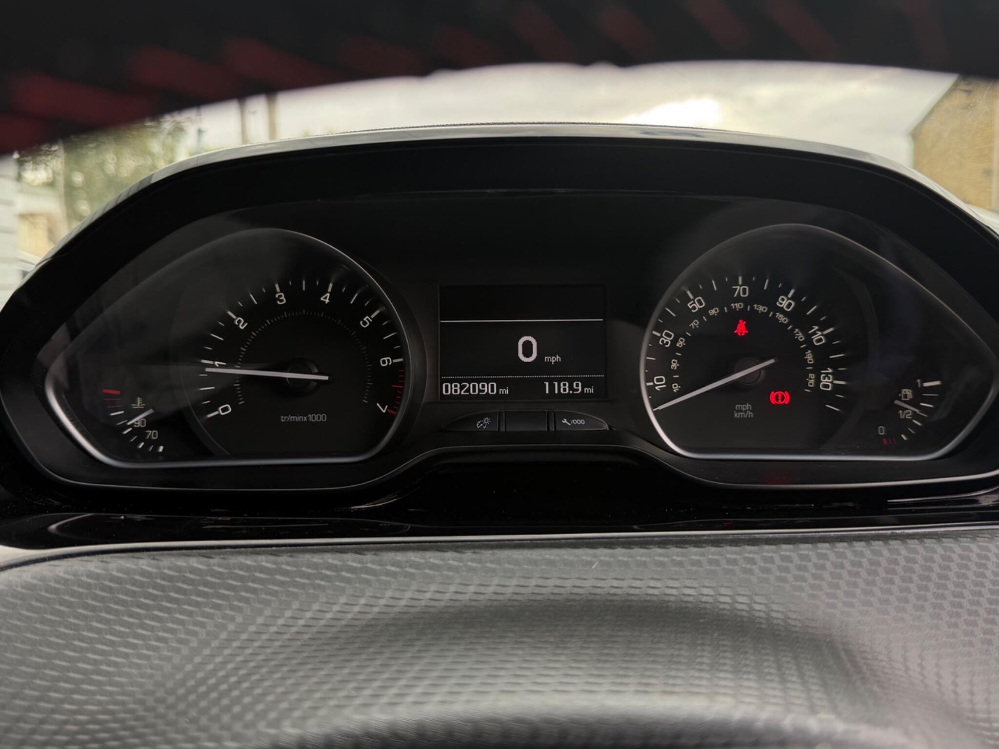 Peugeot 208 view 16