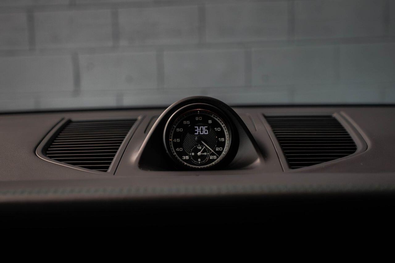 Porsche Macan view 49