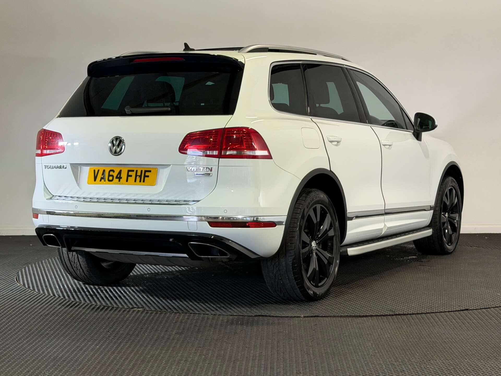Volkswagen Touareg view 7