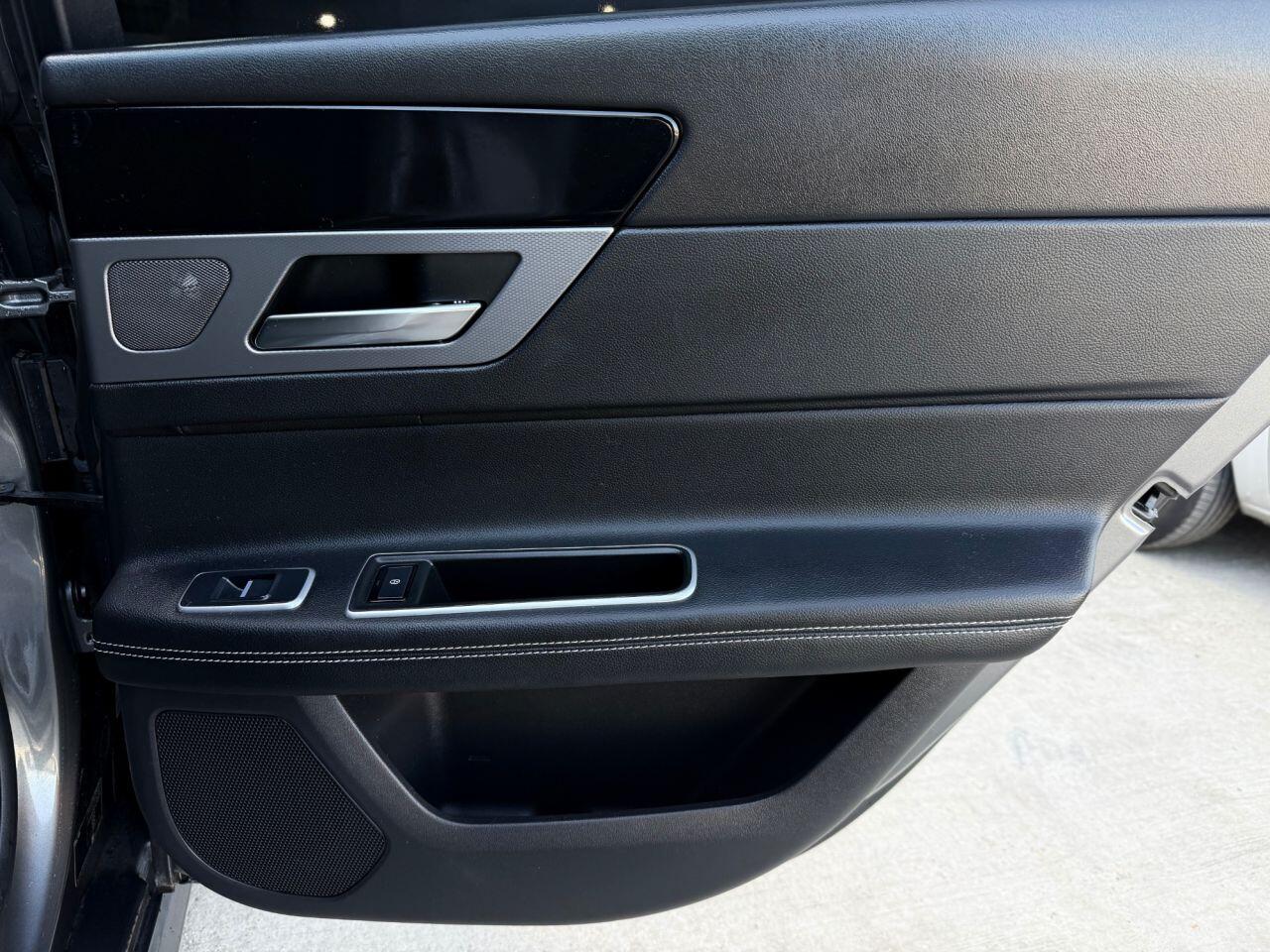 Jaguar XF view 13