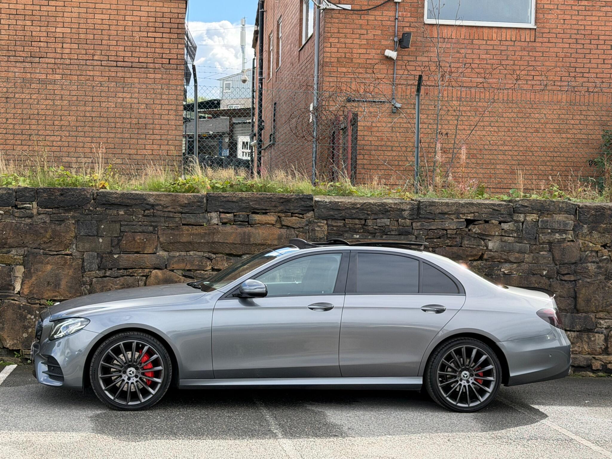 Mercedes-Benz E-Class view 4