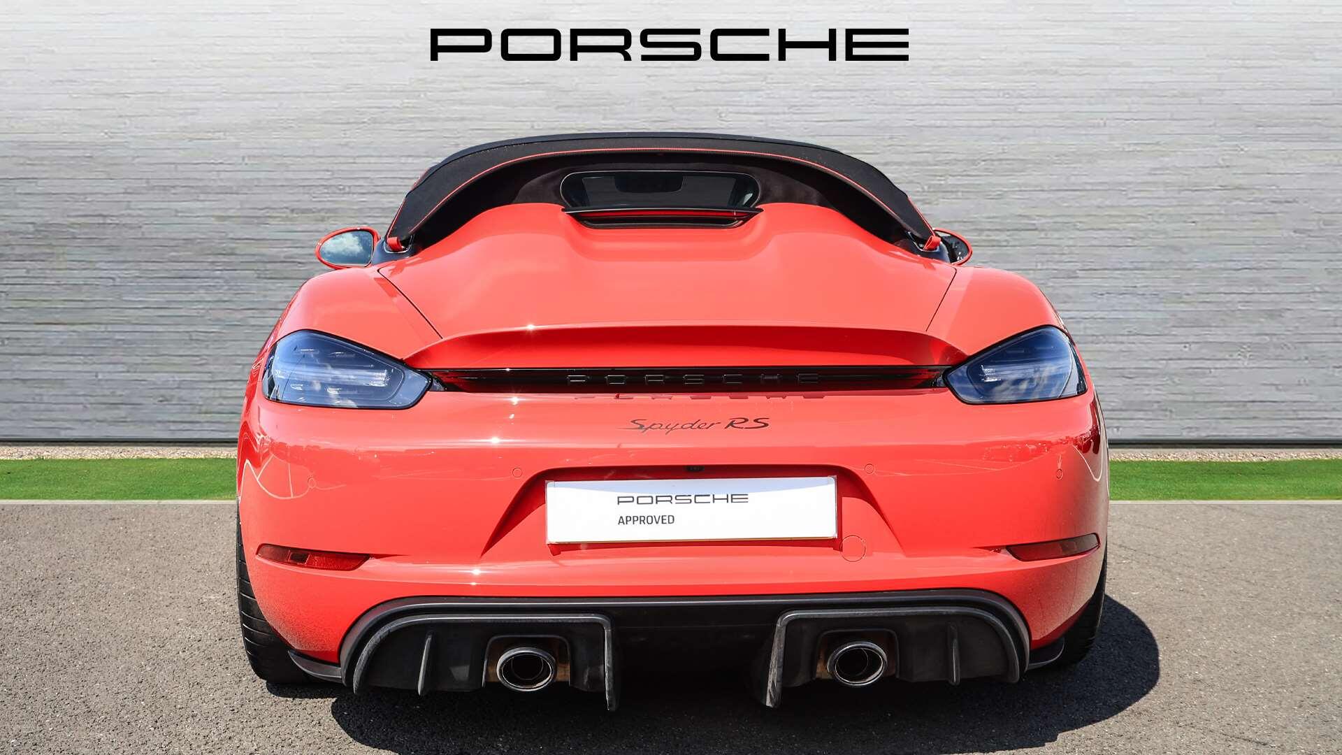 Porsche 718 Spyder view 10