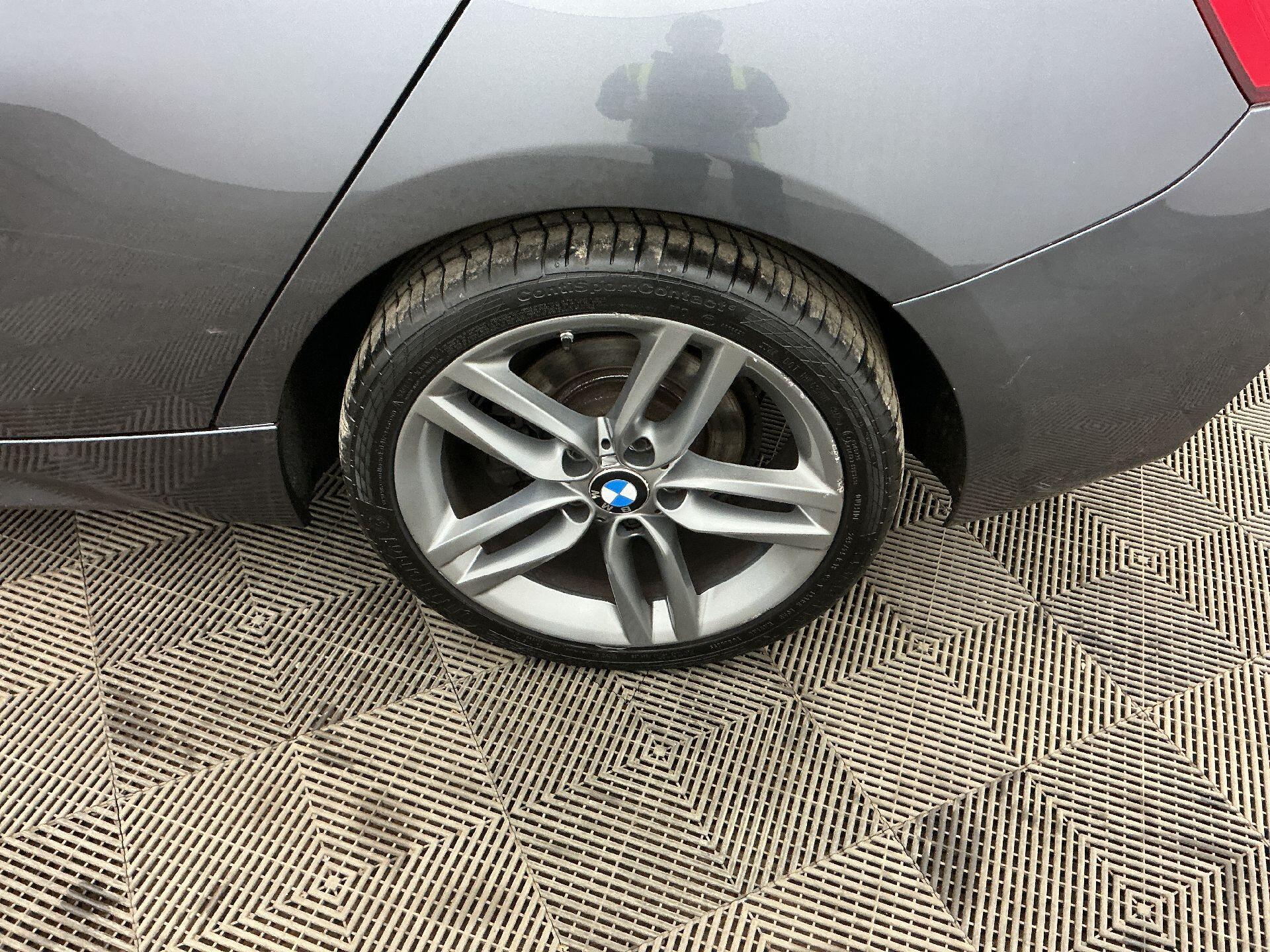 BMW 1 Series view 5