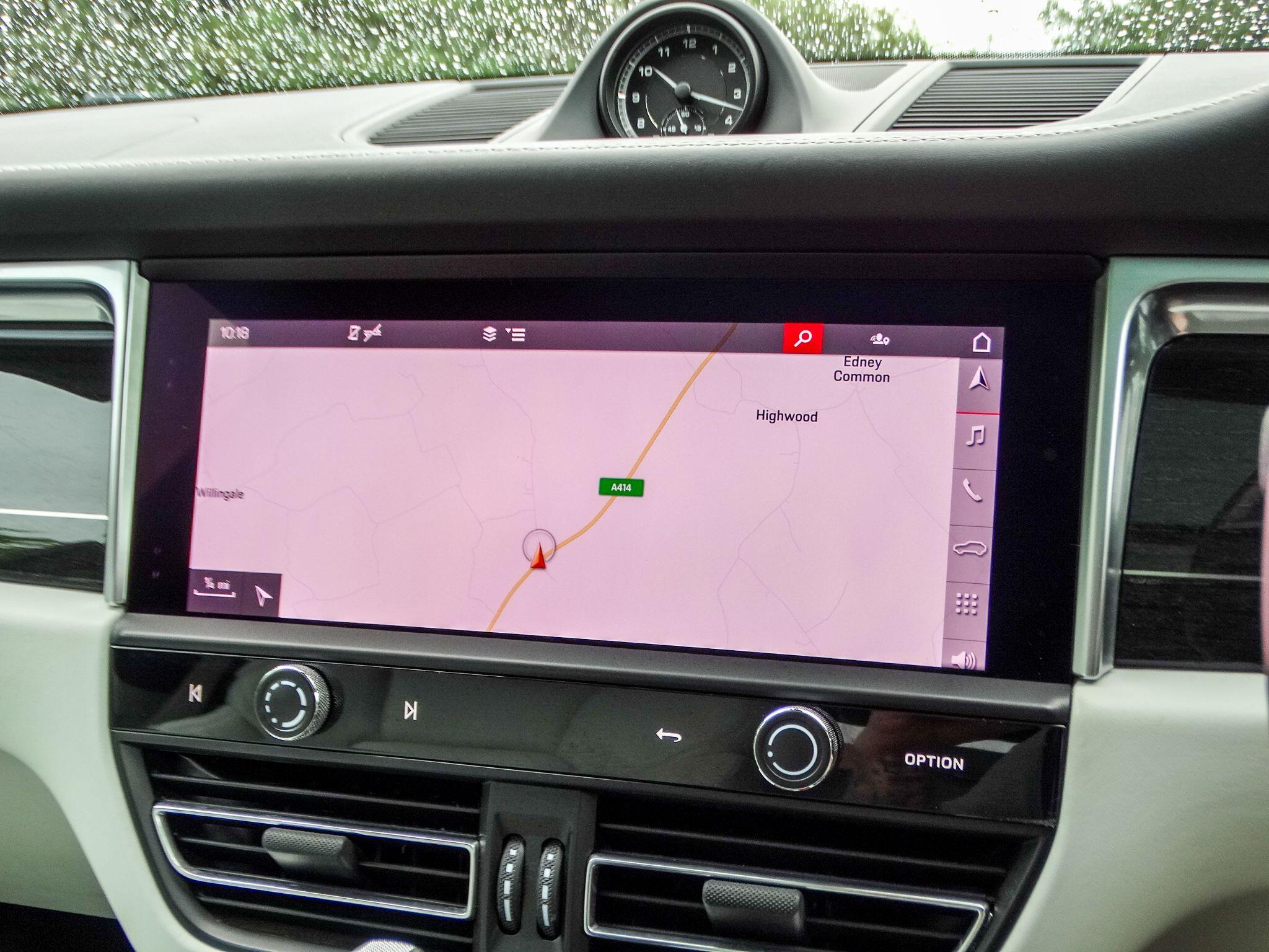 Porsche Macan view 24