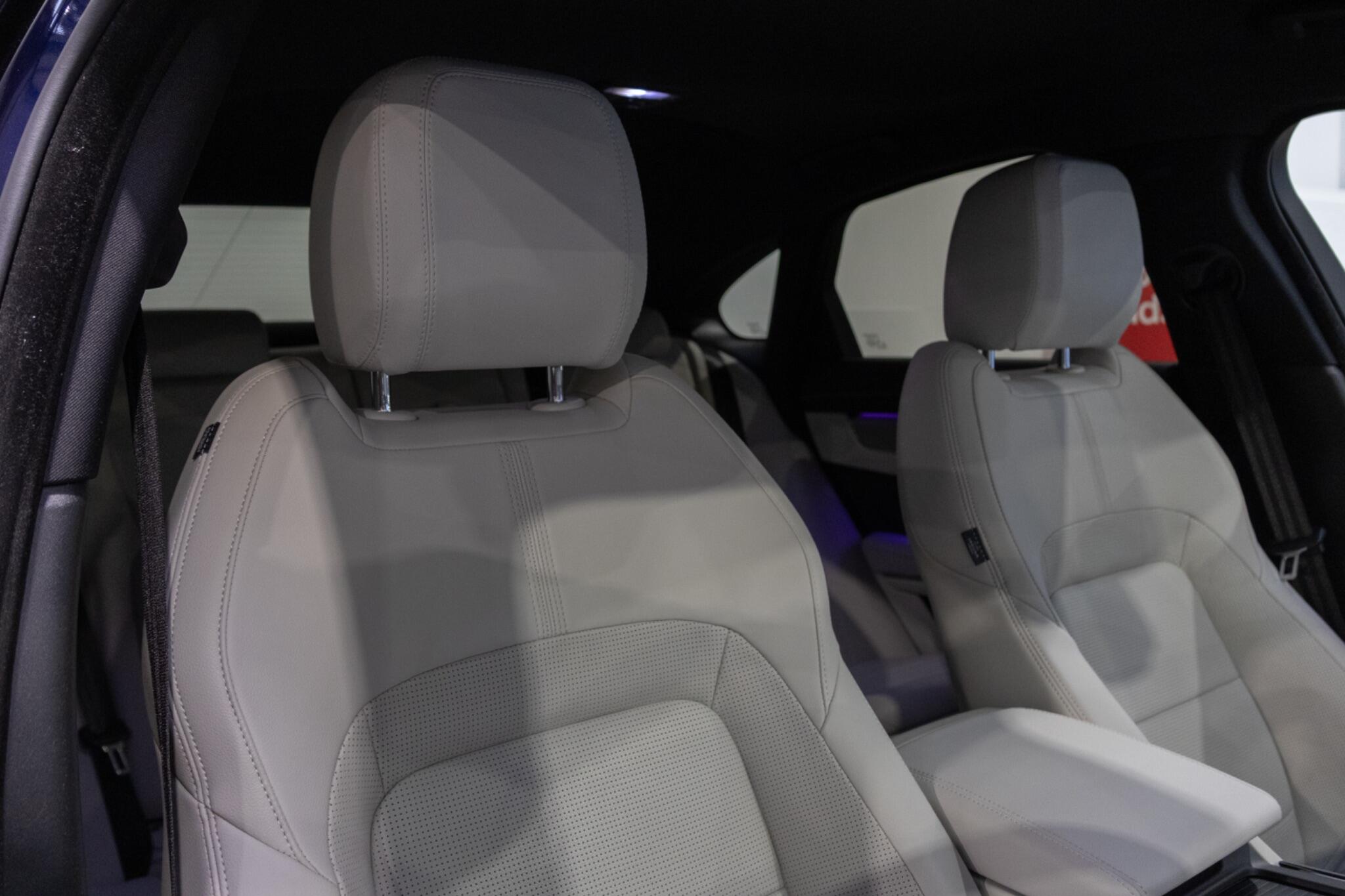 Jaguar XF view 13