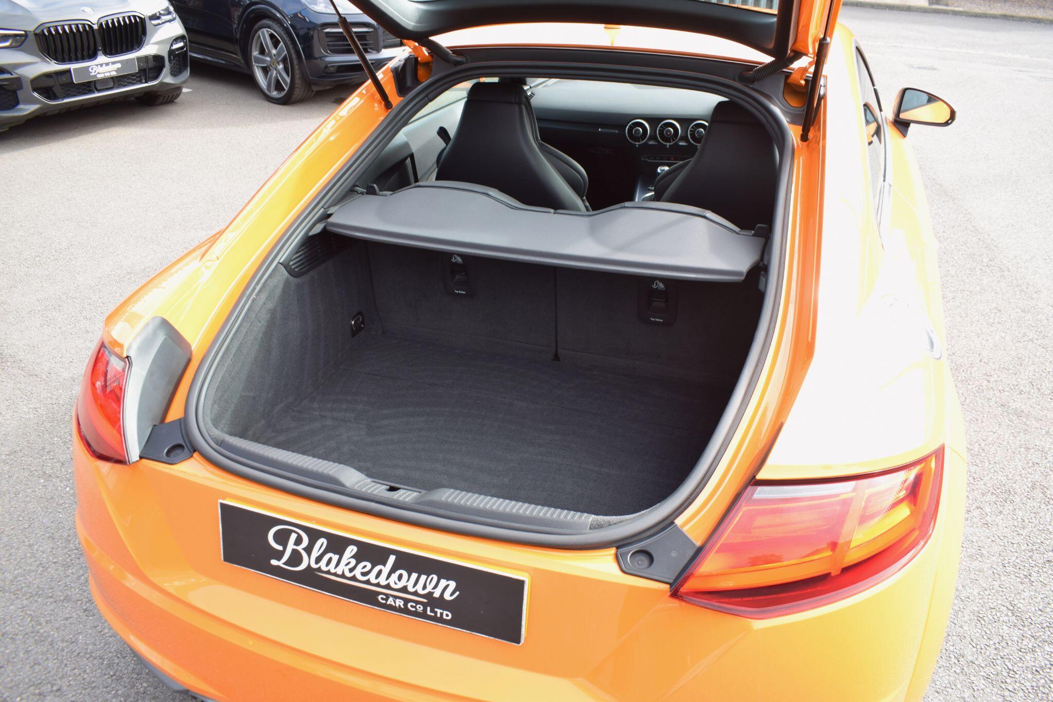 Audi TT view 31