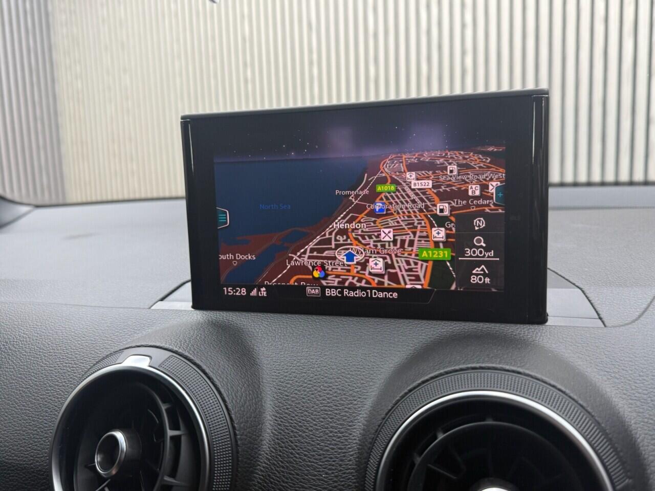 Audi Q2 view 15