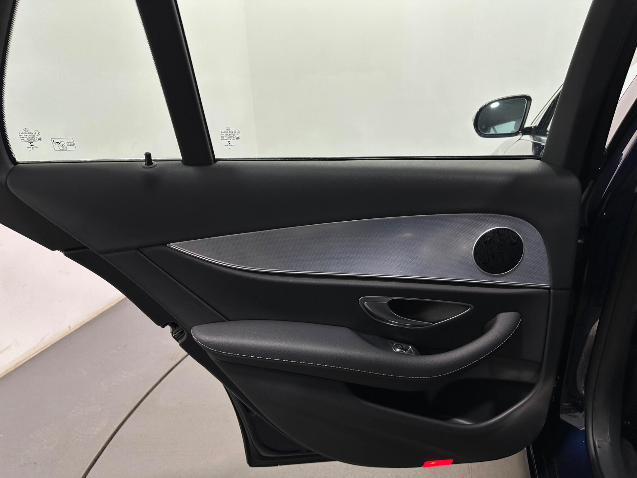 Mercedes-Benz E-Class view 41