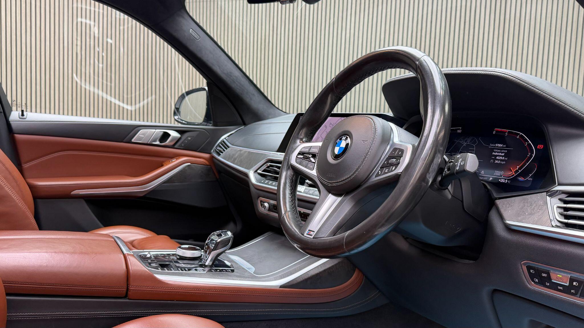 BMW X7 view 17
