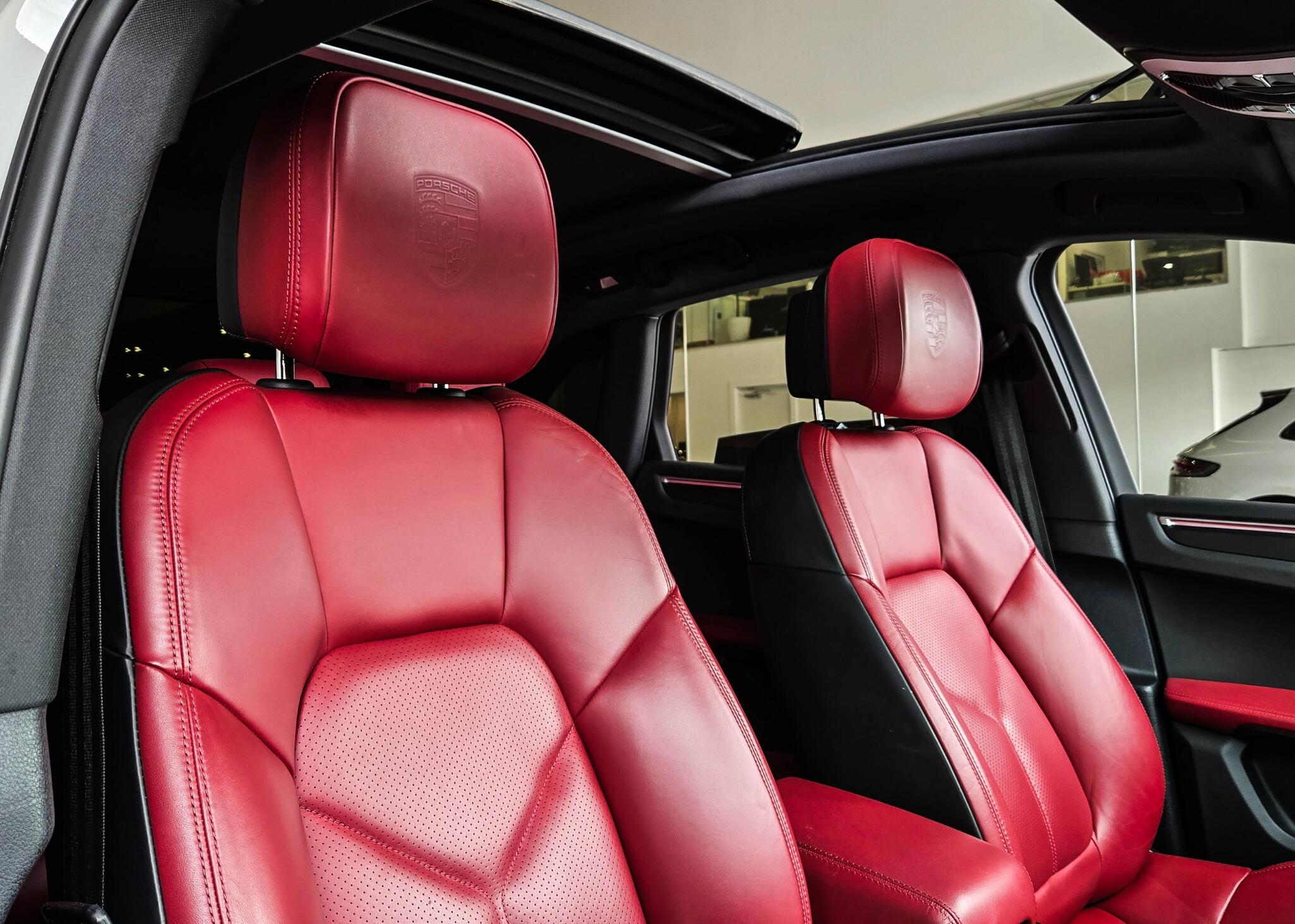 Porsche Macan view 10
