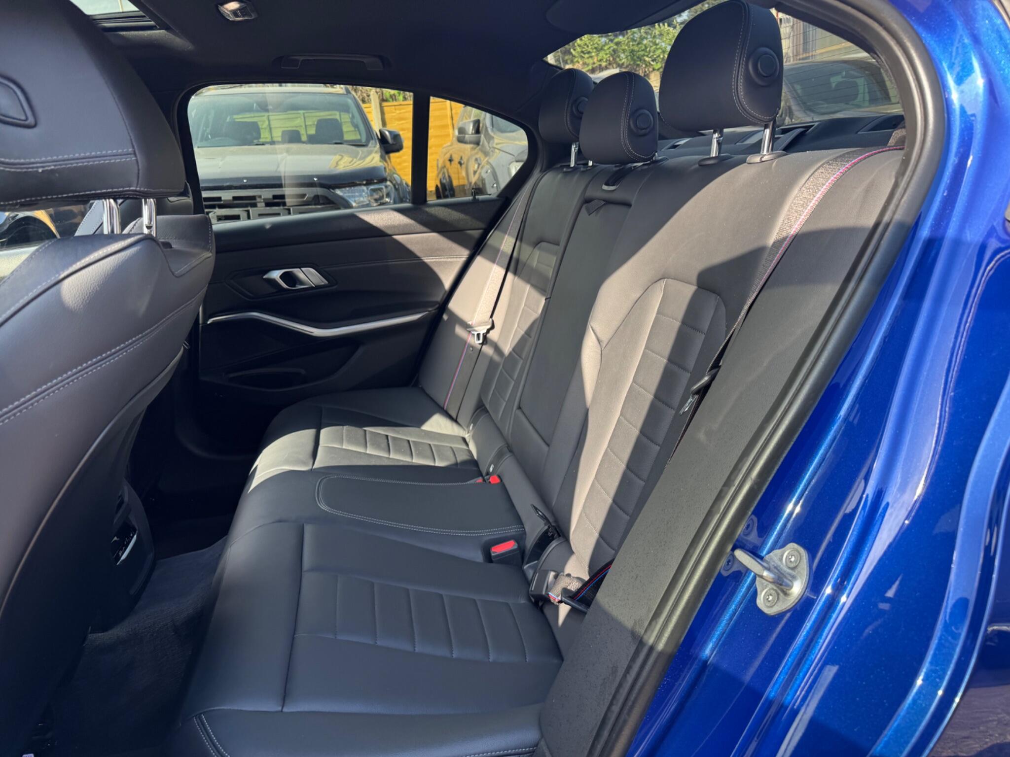 BMW 3 Series view 28