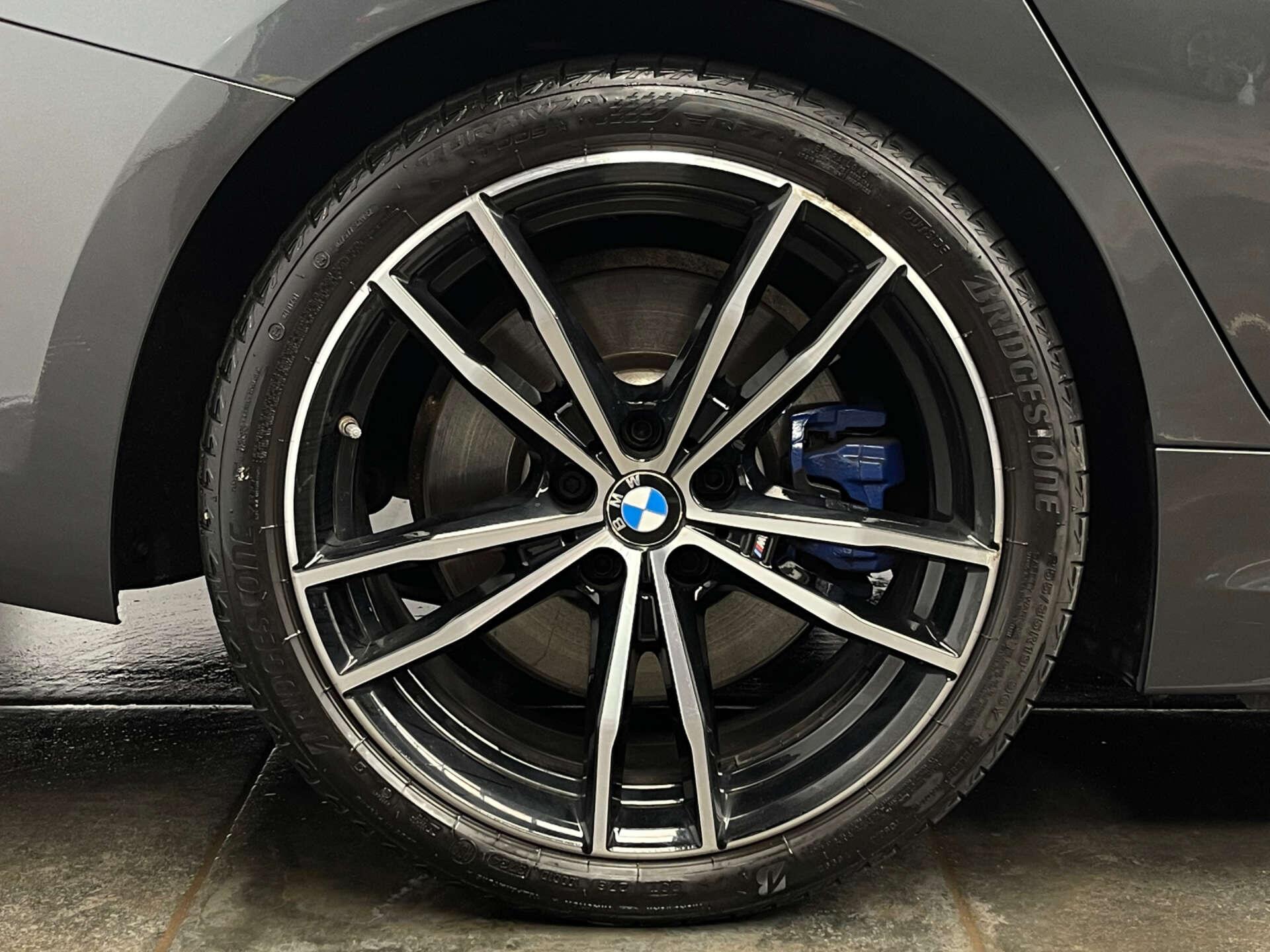 BMW 3 Series view 34