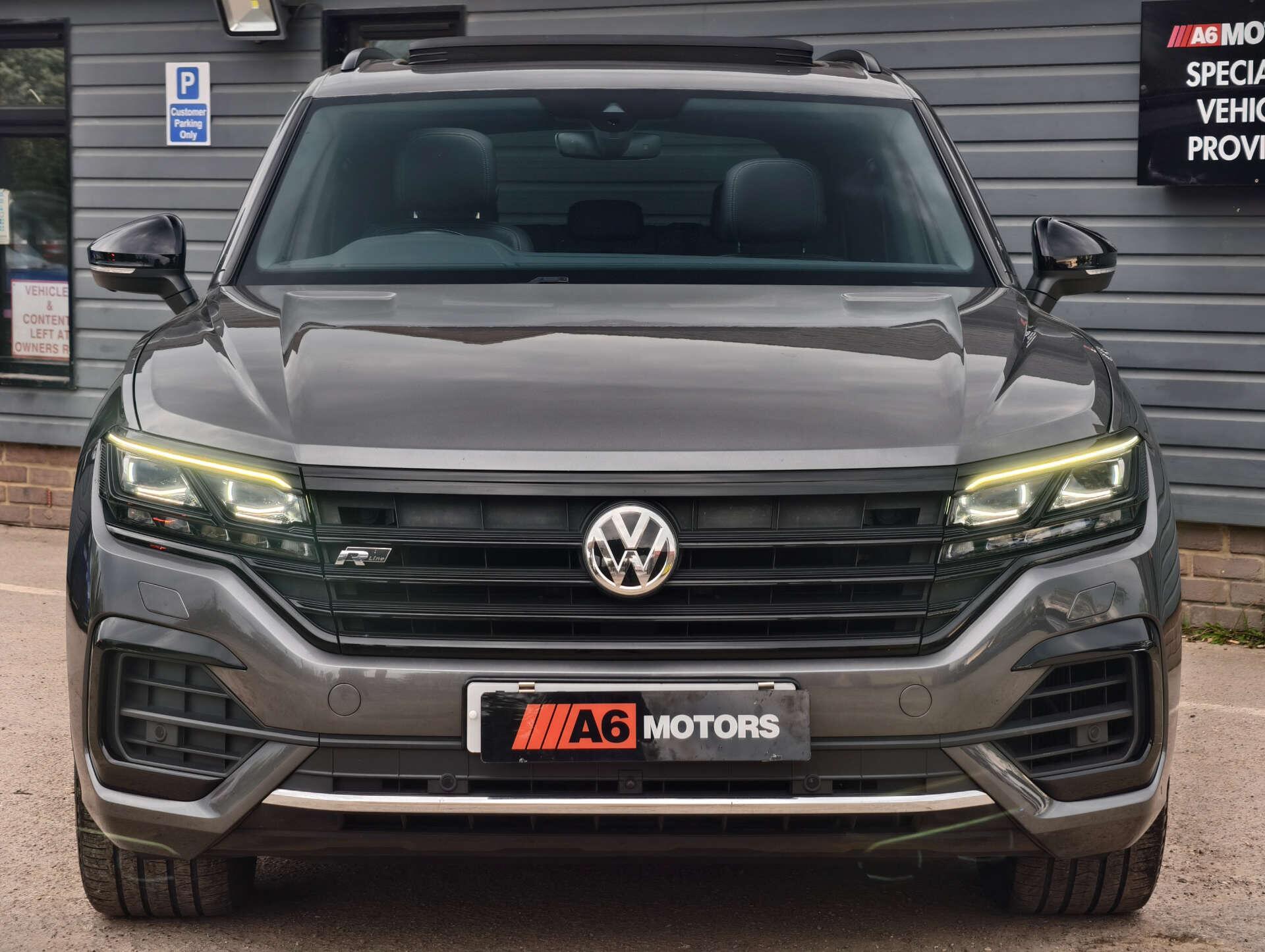Volkswagen Touareg view 14