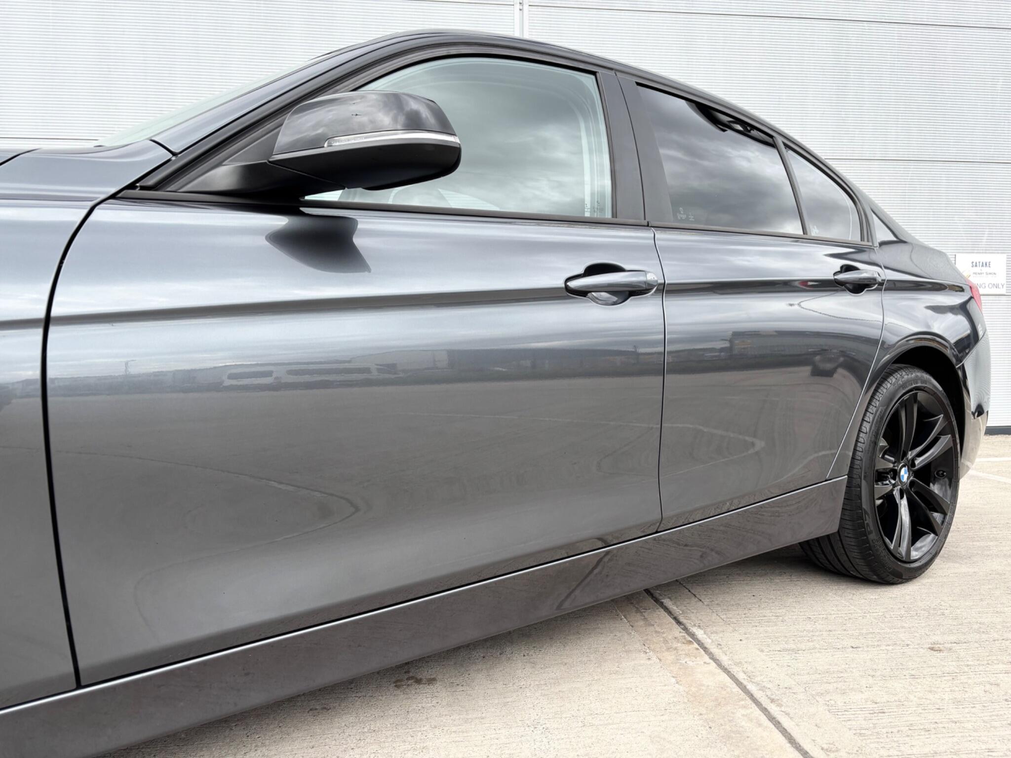 BMW 3 Series view 11