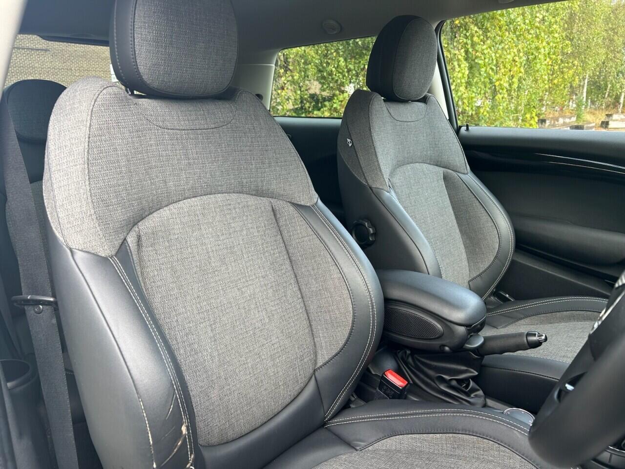 Mini Hatch view 21