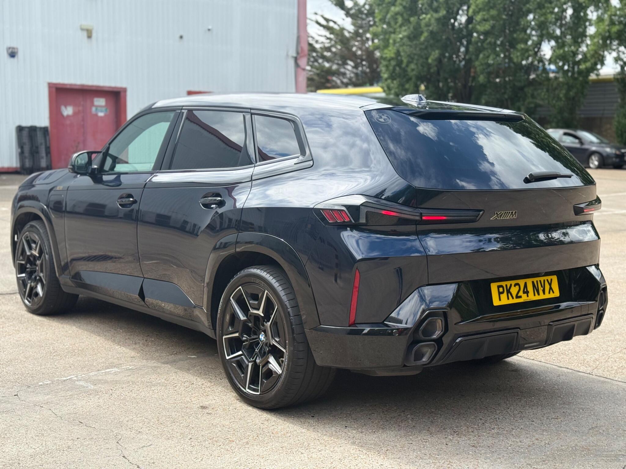 BMW XM view 8