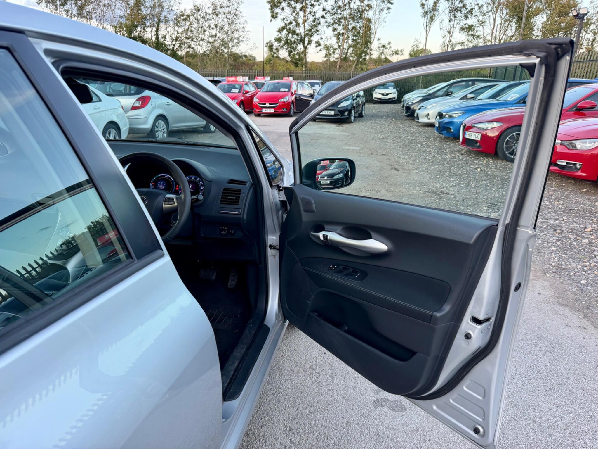 Toyota Auris view 45