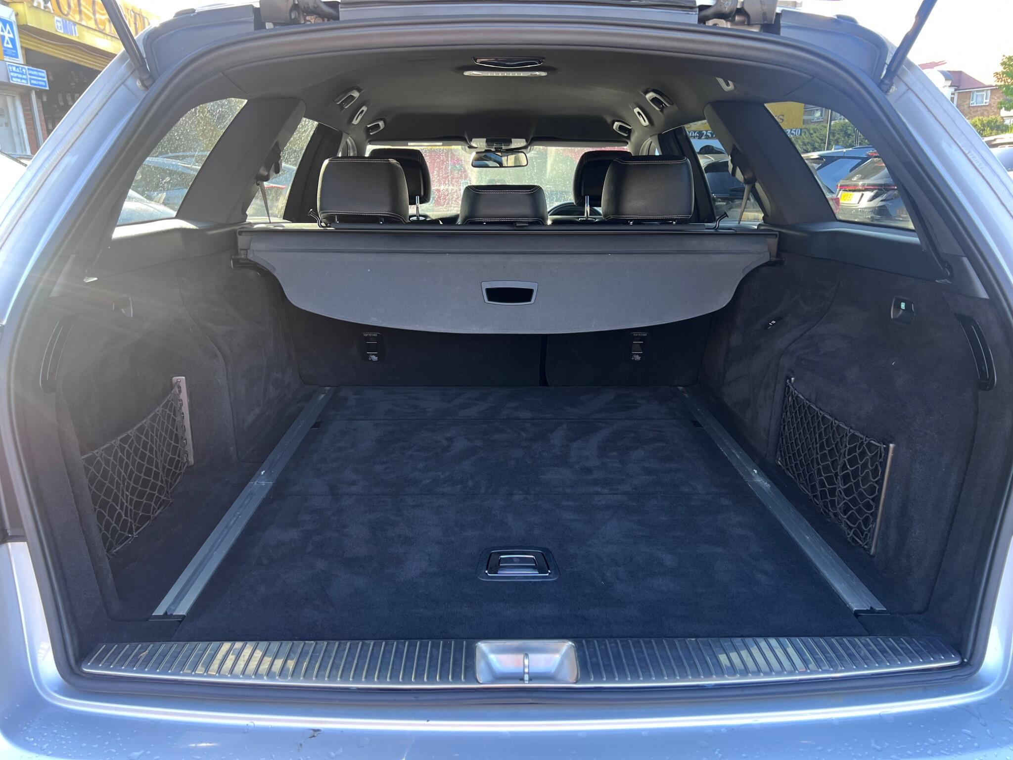 Mercedes-Benz E Class view 35