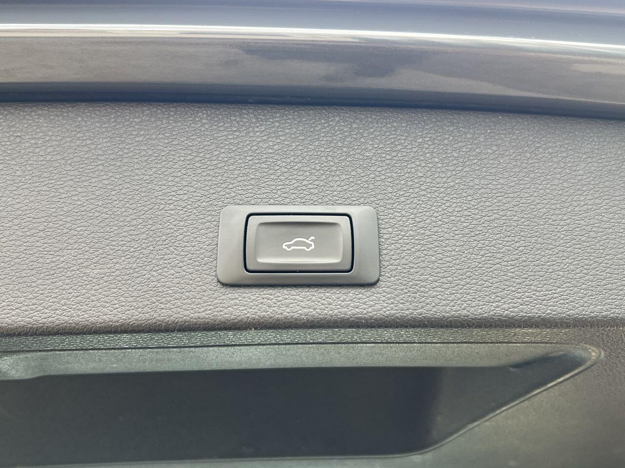 Audi Q2 view 10